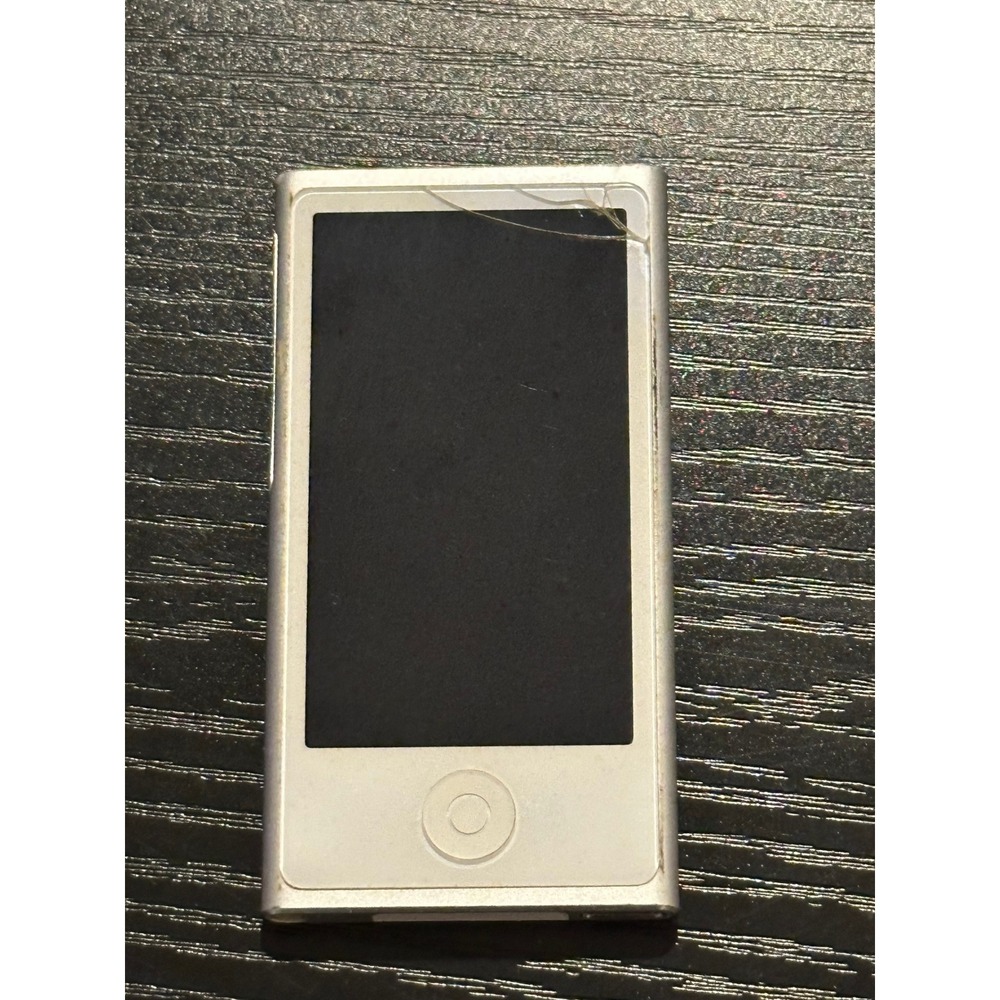 Parts only Apple iPod Nano 7th Generation Silver A1446 MP3 Player Cracked Screen